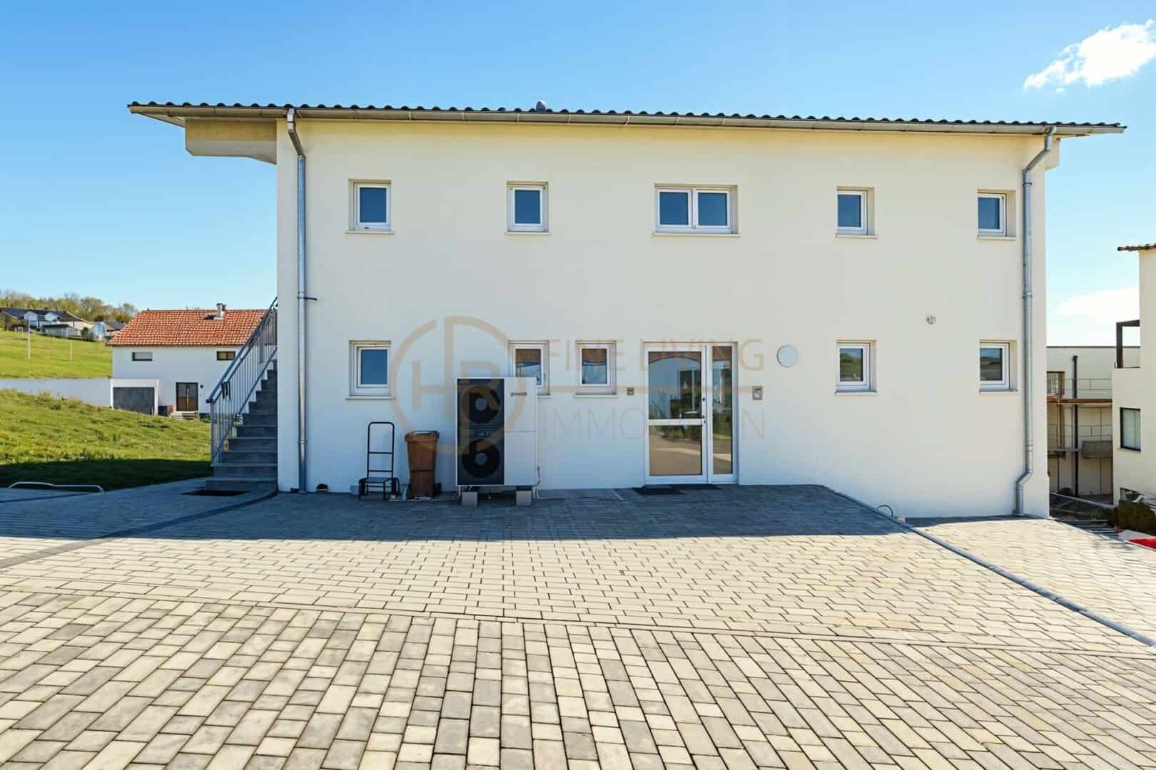 nordansicht eingang - verbessert - (ki generiert)